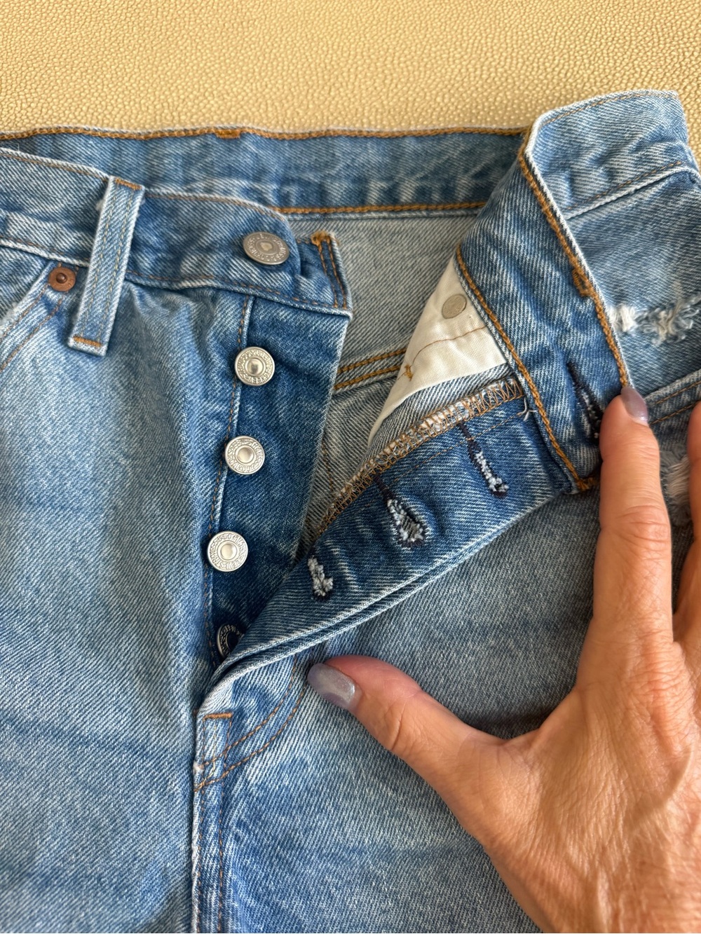 Levi’s Classic Blue Denim Women’s 501 Shorts - NWOT - Picture 2 of 5